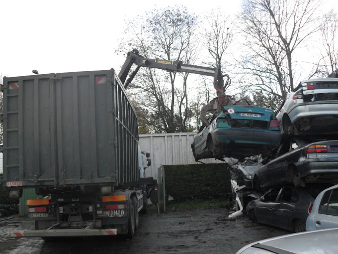 Auto Destruction - Photo 6