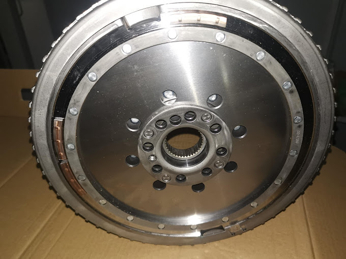 LÉOPARD AUTOMOBILE - Photo 3